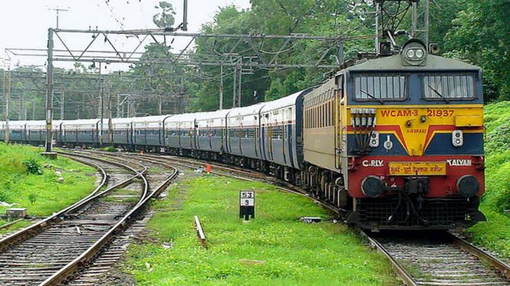 Mumbai Pune Train: मुंबईहून पुण्याला जाण्यासाठी नवा रेल्वे मार्ग होणार, सुपरफास्ट प्रवासासाठी मार्ग कसा असणार?